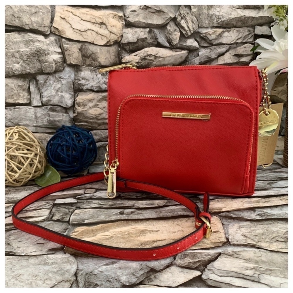 #65 Steve Madden Red Faux Saffiano Leather Crossbody Bag Purse Chain Gold Charm